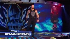 Roman Reigns arruina la presentación de Elias en SmackDown Live; Lays Out Vince McMahon